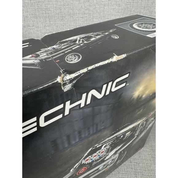 LEGO TECHNIC: Dom's Dodge Charger (42111) - Picture 9 of 10